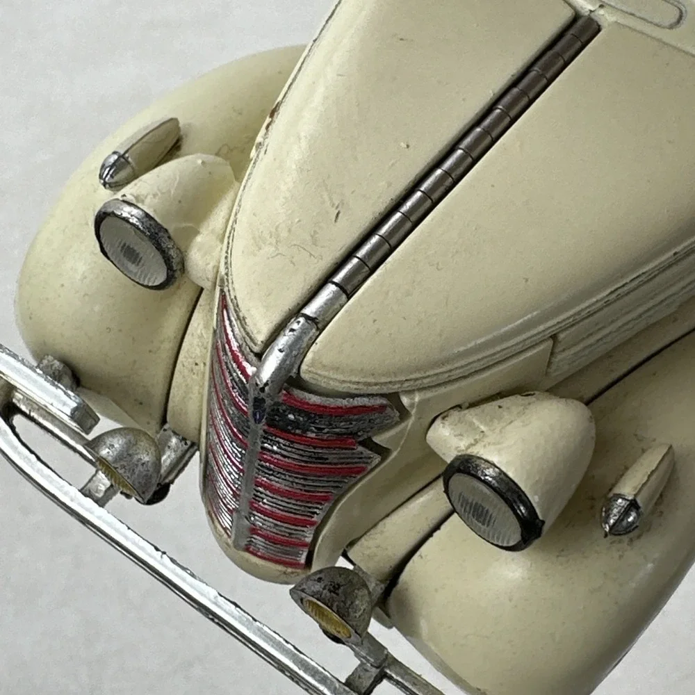 1938 Chevrolet Master Deluxe Business Coupe National Motor Museum 1:32 Cream